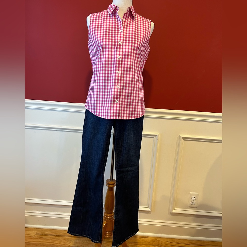 Brooks Brothers women’s sleeveless blouse. Size 8.